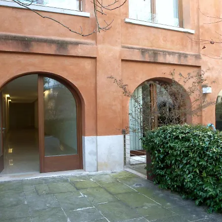 - Aliki's House, Dorsoduro Apartment *
